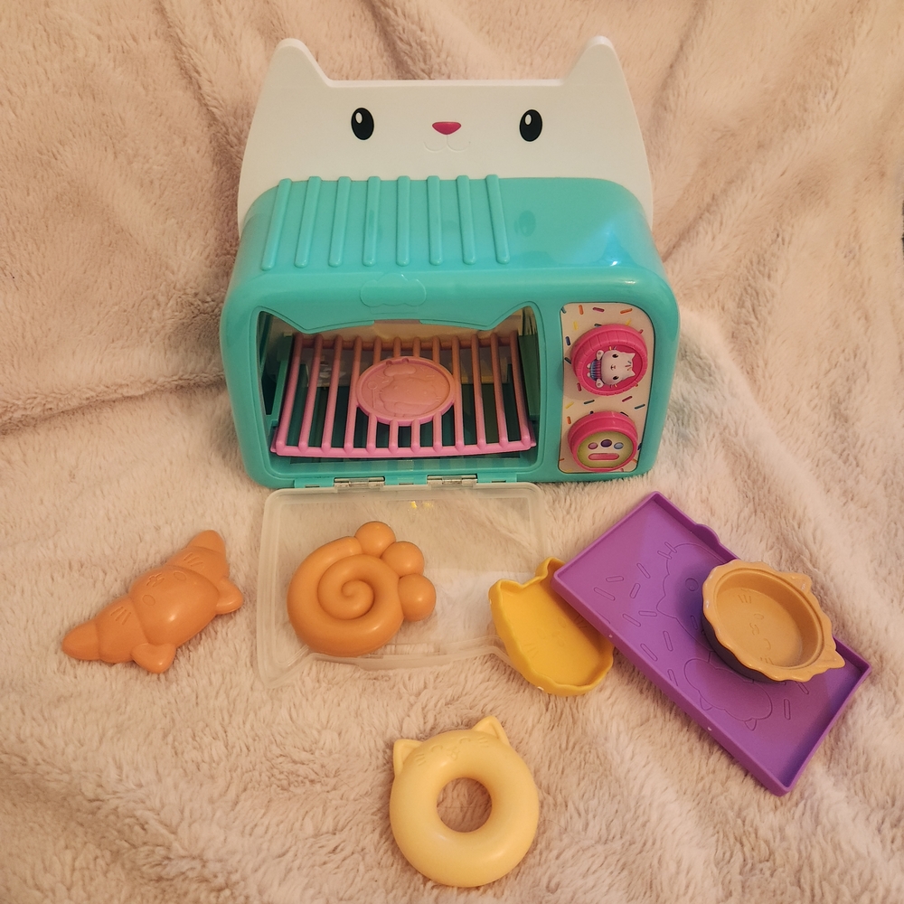 Gabby’s Dollhouse, Bakey with Cakey Toy Oven with Lights and Sounds